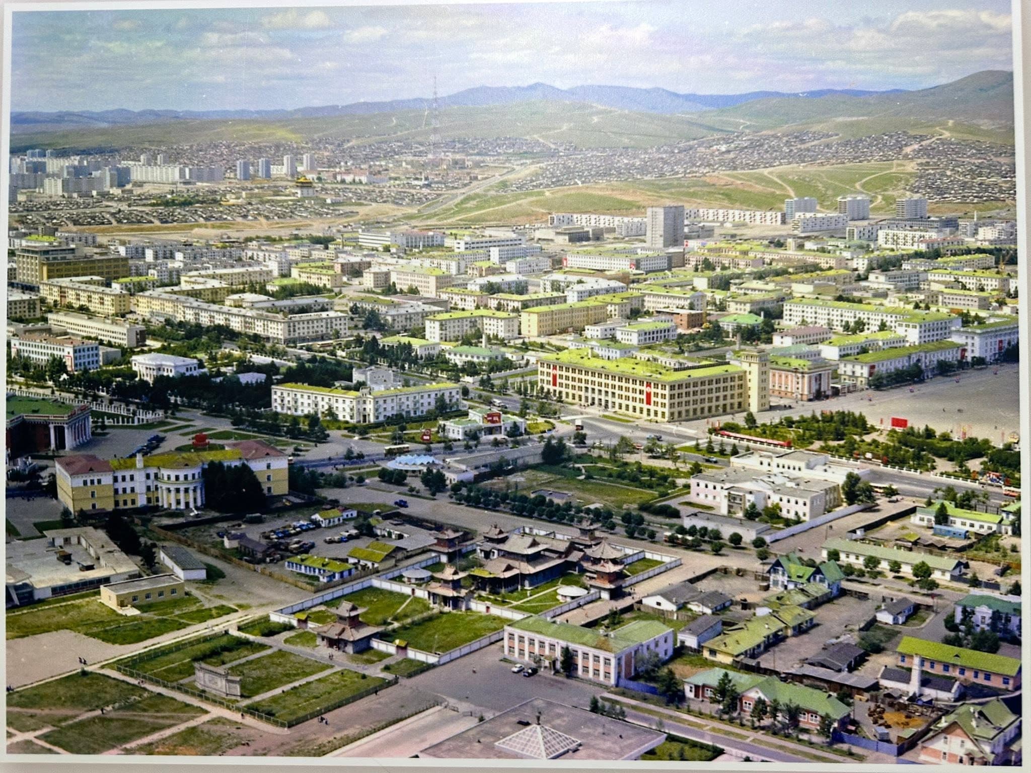 ИНЖЕНЕР ХҮН БЕТОНЫГ БУС, СИСТЕМИЙГ ХАРДАГ.